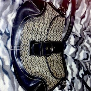 Cute coach handbag brand new never worn out!